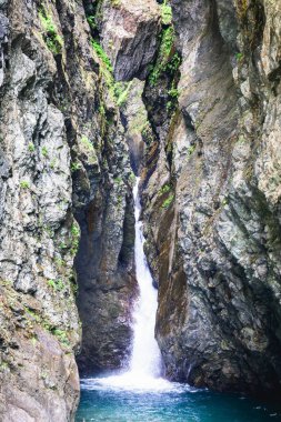 Les Gorges de la Diosaz şelaleleri