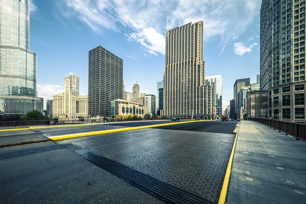 Zicht op gebouwen en wegen in Chicago — Stockfoto