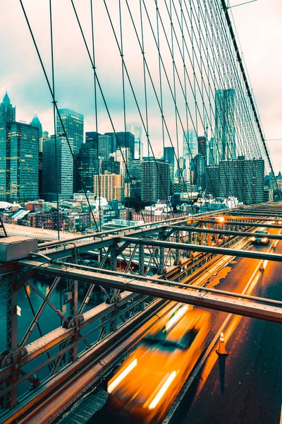 Taxi Taxi Přes Brooklyn Bridge New Yorku Manhattan Panorama Pozadí — Stock fotografie