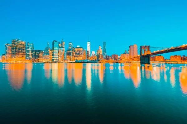 Vista Del Centro Manhattan Nueva York Atardecer Con Rascacielos Iluminados — Foto de Stock