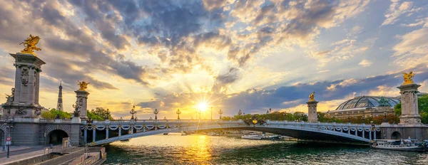 Berühmte Brücke Alexandre Iii Paris Bei Sonnenuntergang Frankreich — Stockfoto