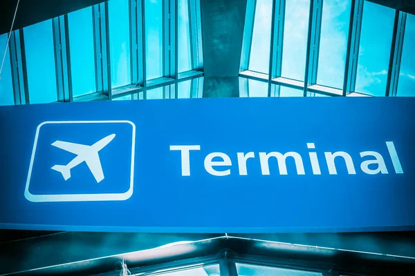 Segnale Informativo Che Mostra Terminal All Aeroporto Internazionale — Foto Stock