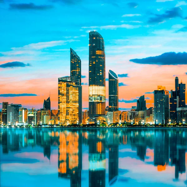 Abu Dhabi Skyline Bij Zonsondergang Verenigde Arabische Emiraten — Stockfoto