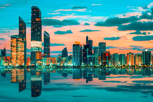 Blick Auf Die Skyline Von Abu Dhabi Bei Sonnenuntergang Vereinigte — Stockfoto