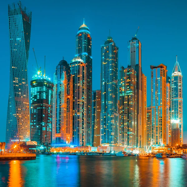 Небоскрёбы Дубайской Пристани Захвачены Сумерках — стоковое фото