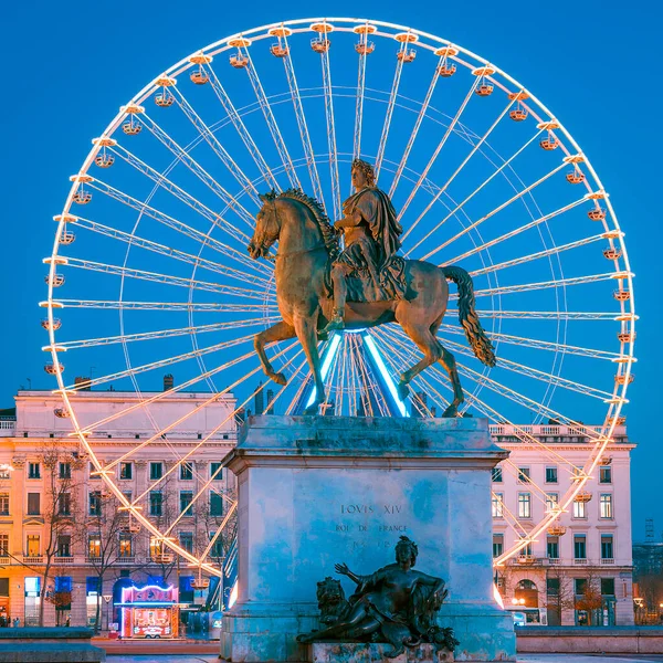 Widok Place Bellecour Pomnik Króla Ludwika Xiv Nocy Lyon Francja — Zdjęcie stockowe