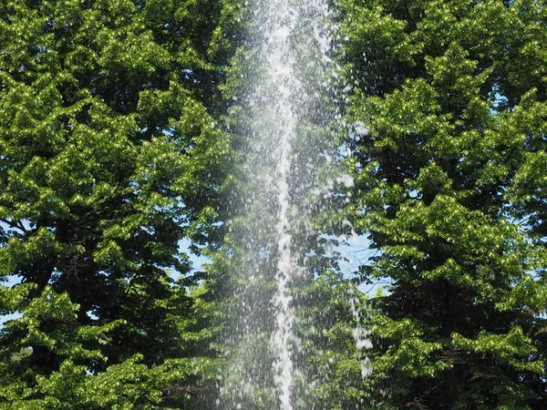 Chorro Fuente Agua Alto Del Cielo Alta Velocidad Obturación Movimiento —  Fotos de Stock