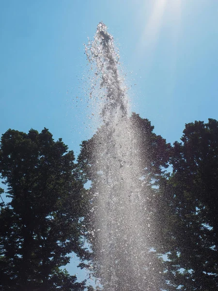 Fountain Jet Water High Sky High Shutter Speed Freeze Motion — Stock Photo, Image