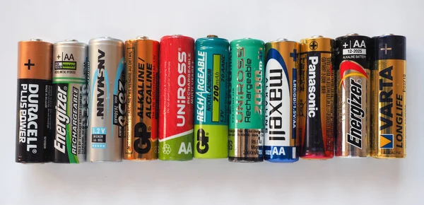 Berlín Alemania Circa Mayo 2018 Baterías Muchas Marcas Diferentes Incluyendo — Foto de Stock