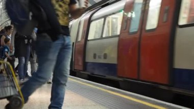 Londra Metro İstasyonu'na