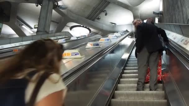 Scala mobile della metropolitana di Londra — Video Stock