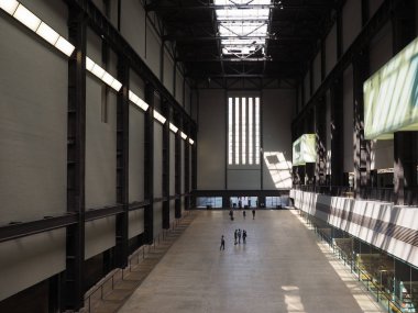 Haziran 2018 yaklaşık - Londra, İngiltere: Tate Modern Sanat Galerisi iç South Bank güç istasyonu