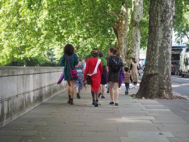 Londra, İngiltere - Haziran 2018 yaklaşık: Kadınların seçme ve seçilme hakkı 100. Kadınlar Londra genelinde kadın oylama yüzüncü yıl kutlamak için parlamento Meydanı'na Mart..