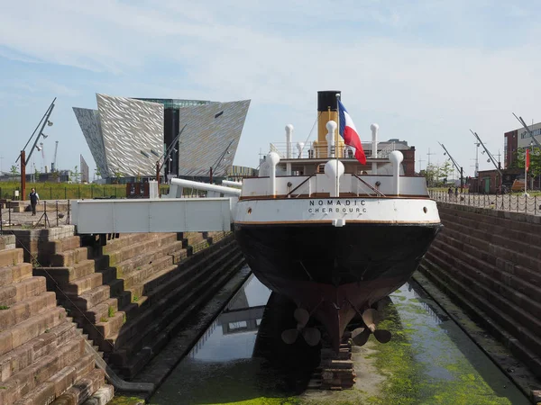 Belfast, İngiltere - Haziran 2018 yaklaşık: Ss göçebe ihale gemi White Star Line Titanic Quarter