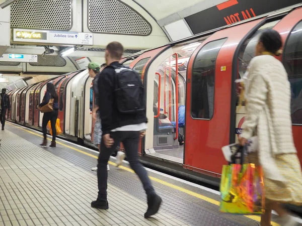 London Circa June 2018 London Underground Tube Station Platform — Stock Photo, Image