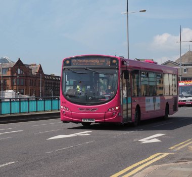 Belfast, İngiltere - Haziran 2018 yaklaşık: Metro otobüs toplu taşıma