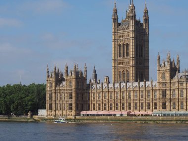Parlamento binaları namı diğer Londra 'daki Westminster Sarayı.