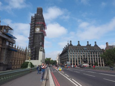 Londra, İngiltere - Haziran 2018 yaklaşık: Big Ben koruma Houses of Parliament Westminster Sarayı aka çalışır.