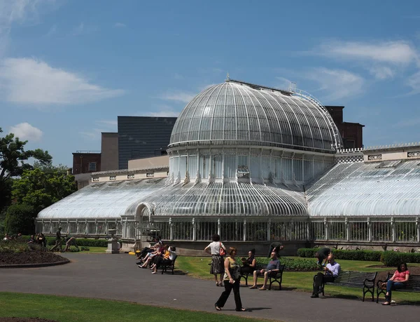 Belfast, İngiltere - Haziran 2018 yaklaşık: Palm evde Botanik Bahçeleri