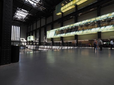 Haziran 2018 yaklaşık - Londra, İngiltere: Tate Modern Sanat Galerisi iç South Bank güç istasyonu