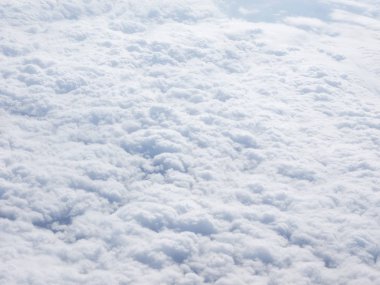 Yukarıda da görüleceği uçaktan yararlı bir arka plan beyaz bulutlar