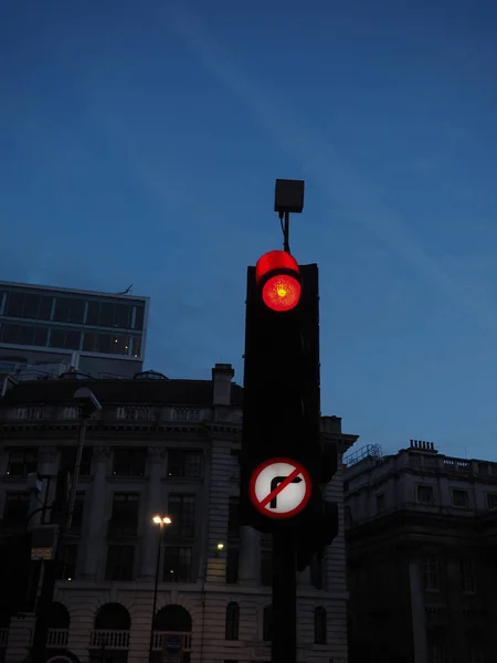 Feu Rouge Signifiant Arrêt Vue Crépuscule Bleu Heure Avant Coucher — Photo