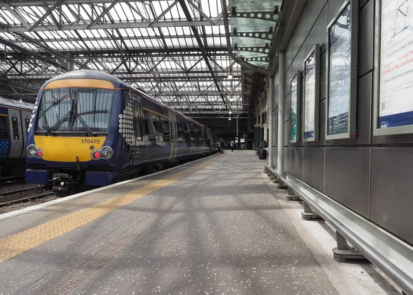 Едінбург Великобританія Близько Червня 2018 Поїзди Едінбург Уеверлі Залізничному Вокзалі — стокове фото
