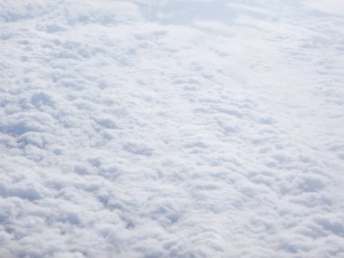 Yukarıda da görüleceği uçaktan yararlı bir arka plan beyaz bulutlar