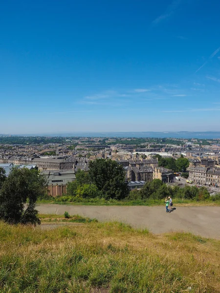 Edinburgh, İngiltere - Haziran 2018 yaklaşık: Calton Hill gördün şehrin havadan görünümü