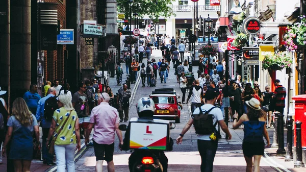London Reino Unido Circa June 2018 Pessoas Villiers Street Conectando — Fotografia de Stock