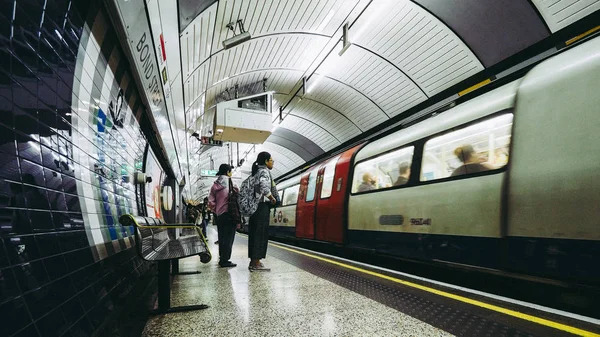 Лондон Великобритания Circa June 2018 Платформа Лондонского Метро — стоковое фото
