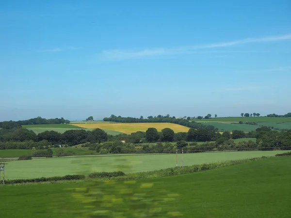 从爱丁堡和格拉斯哥的火车上看到的乡村全景 — 图库照片