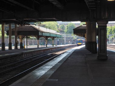 Edinburgh, İngiltere - Haziran 2018 yaklaşık: Trenler Edinburgh Waverly Tren İstasyonu