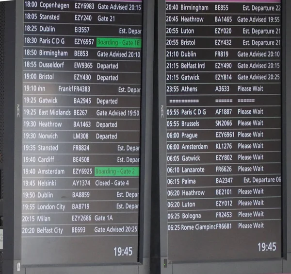 Edinburgh Circa June 2018 Departures Timetable Edinburgh Airport — Stock Photo, Image