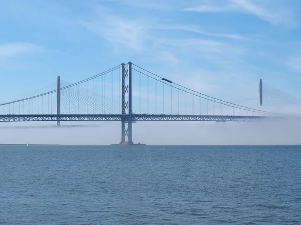 Forth yolu Köprüsü, Firth, ileri Edinburgh, İngiltere'de süspansiyon köprüden