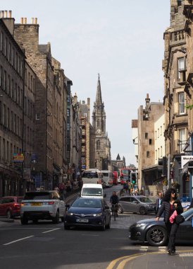 Edinburgh, İngiltere - Haziran 2018 yaklaşık: Royal Mile insanlar