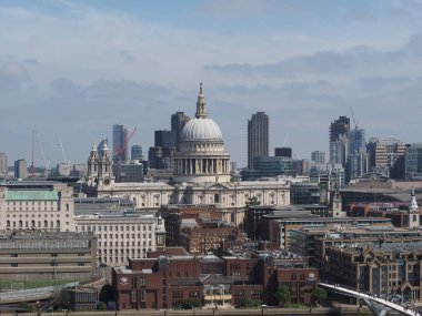 Londra, İngiltere - Haziran 2018 yaklaşık: Görünümü City of London ve Aziz Paul Katedrali