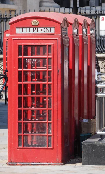 ロンドン イギリス 2018 伝統的な赤い電話ボックス — ストック写真