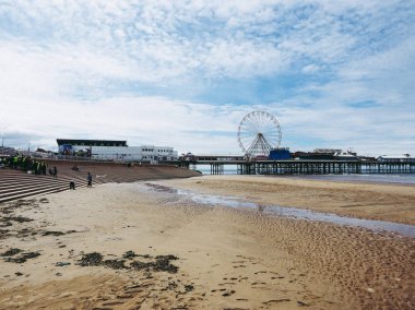 Blackpool, İngiltere - Haziran 2016 yaklaşık: Blackpool Pleasure Beach resort eğlence parkı Fylde kenarı Lancashire'deki/daki oteller