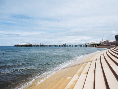 Blackpool, İngiltere - Haziran 2016 yaklaşık: Blackpool Pleasure Beach resort eğlence parkı Fylde kenarı Lancashire'deki/daki oteller