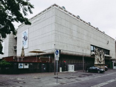 Düsseldorf, Almanya - yaklaşık Ağustos 2009: (Yani Sanat Galerisi Kunstalle)