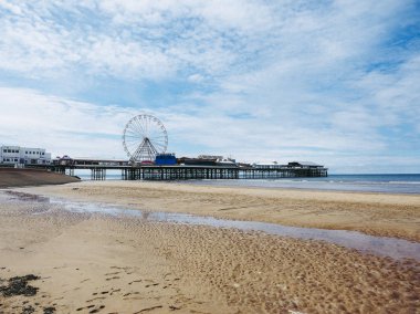 Blackpool, İngiltere - Haziran 2016 yaklaşık: Blackpool Pleasure Beach resort eğlence parkı Fylde kenarı Lancashire'deki/daki oteller