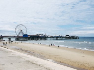 Blackpool, İngiltere - Haziran 2016 yaklaşık: Blackpool Pleasure Beach resort eğlence parkı Fylde kenarı Lancashire'deki/daki oteller