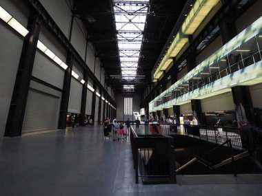 Haziran 2018 yaklaşık - Londra, İngiltere: Tate Modern Sanat Galerisi iç South Bank güç istasyonu
