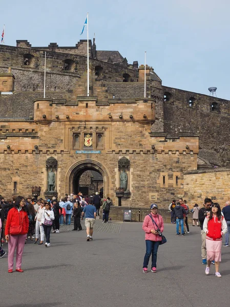 Edinburgh Juni 2018 Touristen Besuchen Edinburgh Castle — Stockfoto