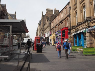 Edinburgh, İngiltere - Haziran 2018 yaklaşık: Royal Mile insanlar