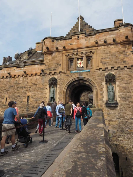 英国爱丁堡 2018年6月 参观爱丁堡城堡的游客 — 图库照片