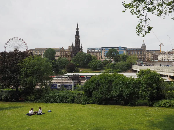 Edinburgh Ngiltere Haziran 2018 Yaklaşık Eski Yeni Şehir Bağlanma Höyük — Stok fotoğraf