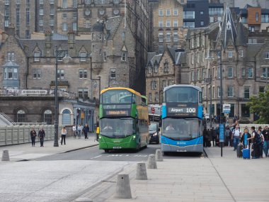 Edinburgh, İngiltere - Haziran 2018 yaklaşık: Servis otobüsü 100 Airlink Edinburgh Airport için aradı.
