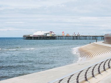 Blackpool, İngiltere - Haziran 2016 yaklaşık: Blackpool Pleasure Beach resort eğlence parkı Fylde kenarı Lancashire'deki/daki oteller